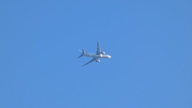 Boeing 777 tracked